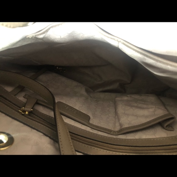 Michael Kors Hayley Tote - Picture 4 of 5